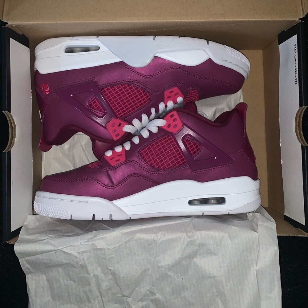 Air Jordan 4 Valentines Day 100% Authentic sz 6.5